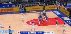 連續(xù)吃癟！克里斯先是籃下被李炎哲大帽&又被李炎哲生斷